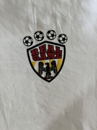 fhn forma: Ağ və qara rənglərdə olan bu futbol maykası, “10 SOCCER TEAM” yazısı — 2