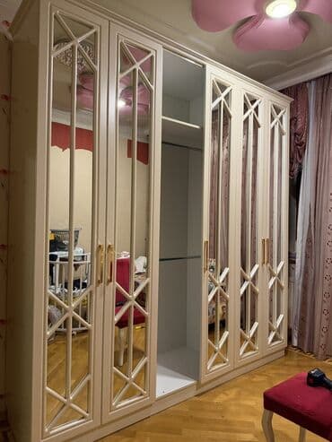 Masalar və oturacaqlar: Yeni, Açılan, 6 qapı Düz dolab, Qarderob, paltar dolabı — 1