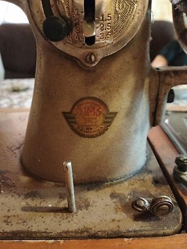 qedmi: Sənaye tipli köhnə tikiş maşını – İMZ (Им. Калинина) markası — 4