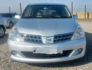 Nissan Tiida: 1.5 l | 2011 il Hetçbek
