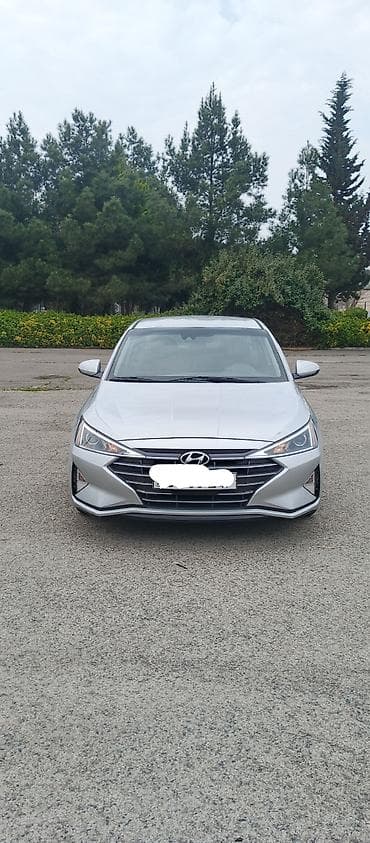 Hyundai Elantra: 2 l | 2019 il Sedan