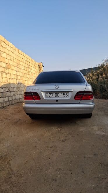 mercedes c dizel: Mercedes-Benz E 240: 2.4 l | 1998 il Sedan — 13