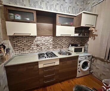 divar mebelleri: Mətbəx mebeli dəsti - Üst və alt dolablar: ağ-krem və qəhvəyi rəng — 4