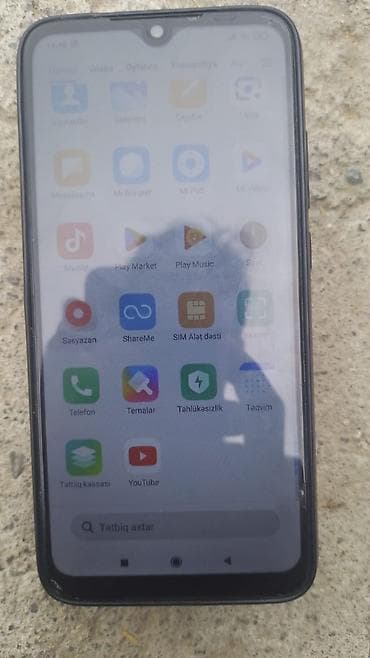 Xiaomi Redmi smartfon Xüsusiyyətlər: - Ekran: tam ekran, damcı tipli
