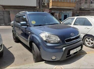 kia optimal: Kia Soul, mavi rəng, Azərbaycan nömrə nişanı 77-TM-583 — 2