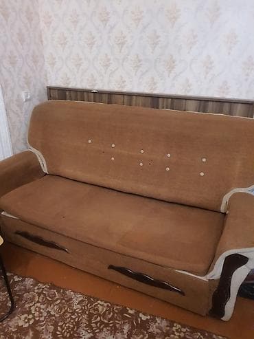 saloglu divan: Divan – klassik model, yumşaq süngərli oturacaq və bel hissəsi ilə — 2