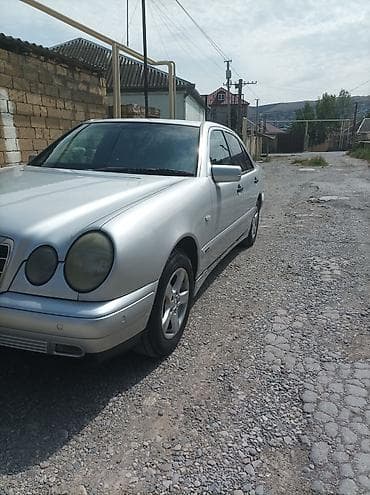 vaz lada oka: Mercedes-Benz E‑Class (W210) sedan – gümüş rəng. 1998 çi il 2.2 — 3