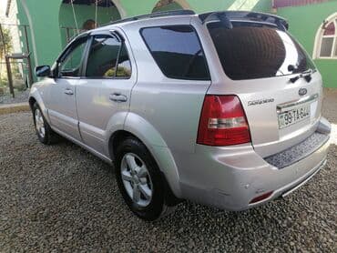 c class 240 mercedes: Kia Sorento, gümüşü rəng, 5 qapılı SUV. Əsas xüsusiyyətlər: - Güclü — 5