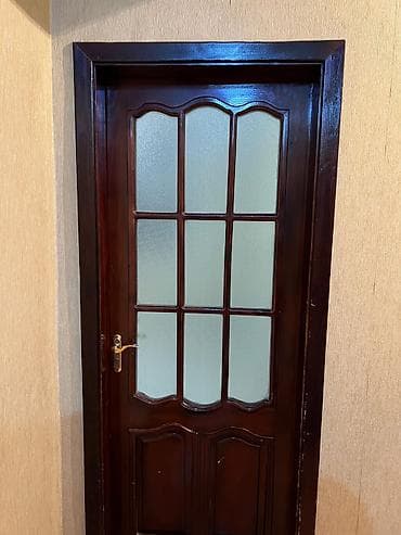pol taxta: Taxta şüşəli otaq qapıları və ağ PVC qapı 4 ədəd taxta qapı 2 ədədə — 1