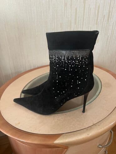 rezin qısa çəkmələr: Qısaboğaz, Ölçü: 38, rəng - Qara, İşlənmiş — 1