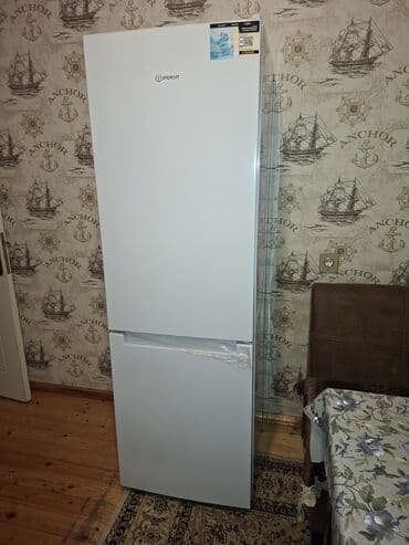 soyduçu: Yeni 2 qapılı Indesit Soyuducu Satılır, rəng - Ağ, Təkərli — 10