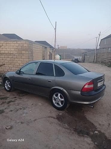 disk teker r15: Opel Vectra sedan - Kuzov: 4 qapılı sedan, tünd boz rəng - Mühərrik — 3