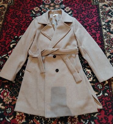 duyməli: Bej rəngli qadın palto - Model: kəmərli, iki cərgə düyməli (2 düymə — 2