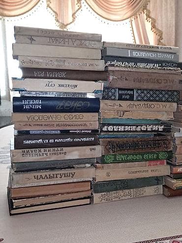 Mövzu: Sovet dövrünə aid kiril elifbası ile kitablar dəsti Kitabların — 3