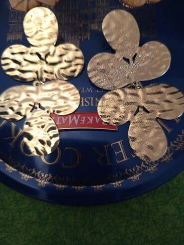 islenmis qizil sirqalar: Qızılı rəngli böyük iyneli sırğalar - Material: metal, qızılı ton — 1