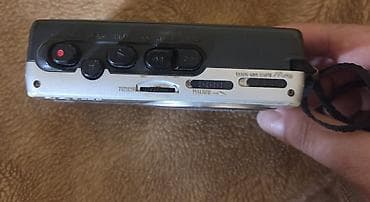 kaset çalar: 📌 Sony Walkman WM-SR10 portativ kaset pleyer və radio 👉 FM/AM radio — 2