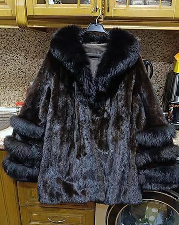 Shuba norkadir,tünd shokolad rəngdir,vorotniki,gollarının manjeti