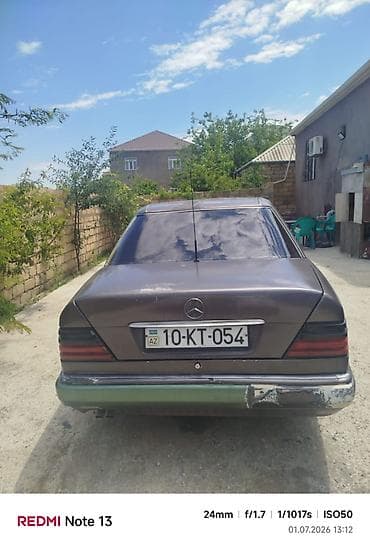 Mercedes-Benz E 250: 2.5 l | 1994 il Sedan — 2