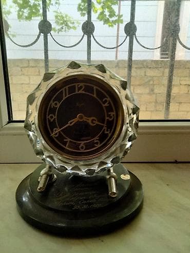 Ev saatları: Masaüstü saatlar, Mexaniki, Saniyə əqrəbi — 1