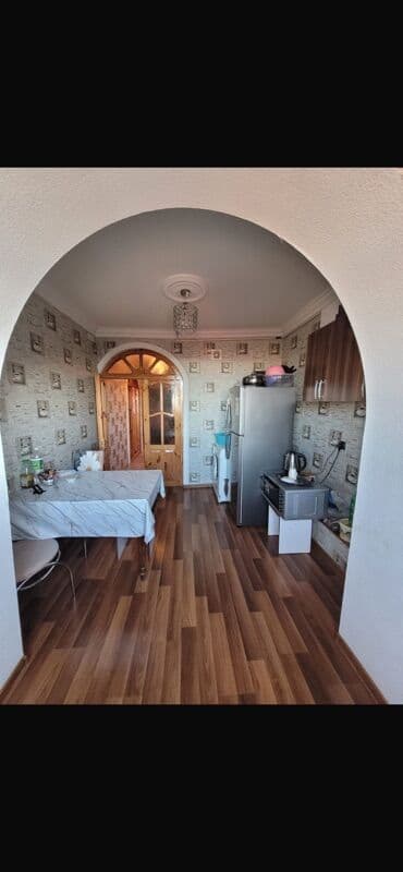 tecili ucuz qiymete ev satilir: Abbas Səhhət Türk Liseyinin yaxınlığında 2 otaqlı təmirli mənzil — 1