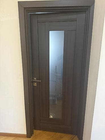 darvaza qapl: Daxili otaq qapısı – tünd qəhvəyi rəng, şüşəli model - Material: ağac — 1