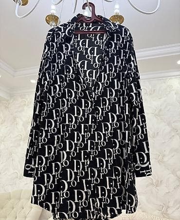 Рубашки: Qara-ağ naxışlı uzunqol köynək - Rəng: qara fonda ağ “Dior” loqotipli — 1