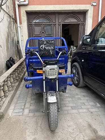 - üçtəkərli yük motosikleti (trisikl)