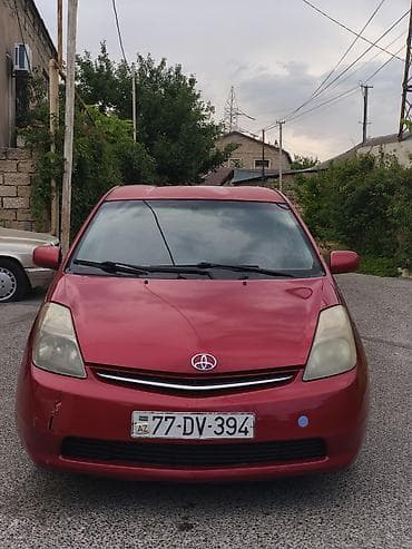 Toyota Prius (2-ci nəsil) hibrid hetçbek - Rəng: qırmızı - Kuzov: 5 — 3