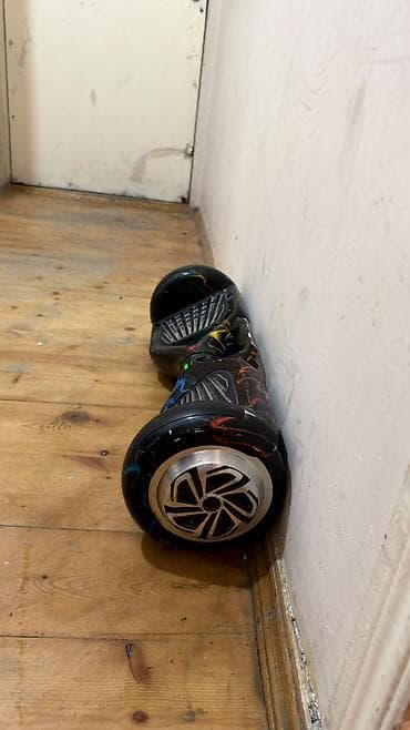 Hoverboard – 6.5" iki təkərli, özünü tarazlayan skuter - Korpus: qara at lalafo.az Hoverboard – 6.5" iki təkərli, özünü tarazlayan skuter - Korpus: qara