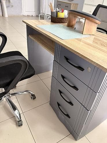 Sifarişlə salon mebeli: Düz masa, Siyirməli, Polkalı, Teksturalı laminat — 2