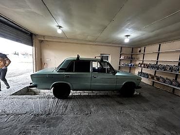 2107 qara: VAZ 2106 sedan — açıq mavi rəngdə, qara təkər diskləri ilə. Klassik — 10