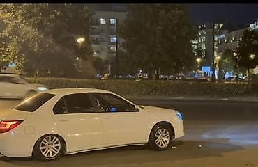 Скупка авто: Ağ rəngli sedan, şəhər sürüşü üçün uyğun, zövqlü eksteryerə malikdir — 2