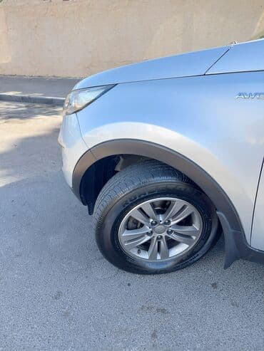 hediye qutusu: Kia Sportage: 2 l | 2012 il Universal — 18