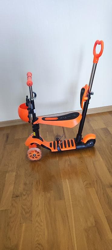 Uşaq üçün skuter 60 aznə alınıb 30 aznə satılır. Təkərləri işıqlıdır