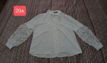 Жемчужного цвета рубашка,с перламутровыми пуговицами,подойдёт на