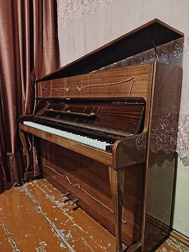 gitara akustik: Rönisch upright pianino - Brend/model: Rönisch akustik upright — 2