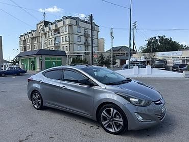 hunday matriks: Hyundai Elantra sedan – gümüşü rəng, aerodinamik kuzov və qara rəngli — 9