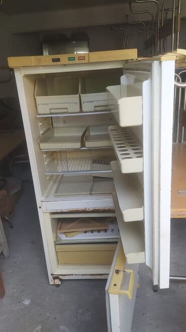 soyuducu anbar satilir: Məhsul: İki qapılı məişət soyuducusu (üstü soyutma bölməsi, aşağıda — 2