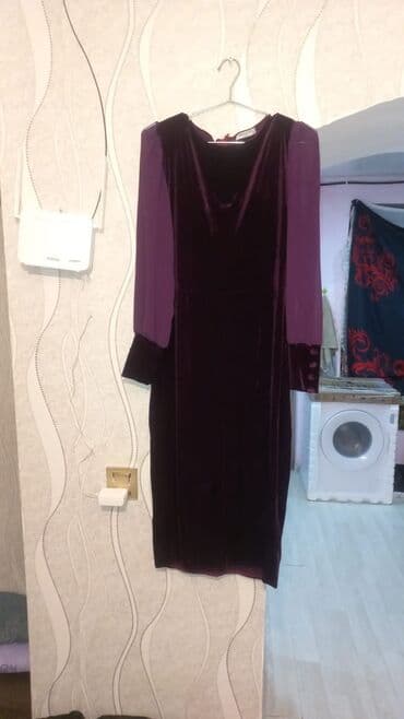 Qadın paltarı – məxməri - Material: qalın, yumşaq məxmər (gövdə