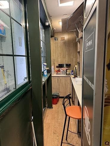 sendiviç panel: Kafe-kiosk üçün tam təchiz olunmuş pəncərəli servis bölməsi və daxili — 5