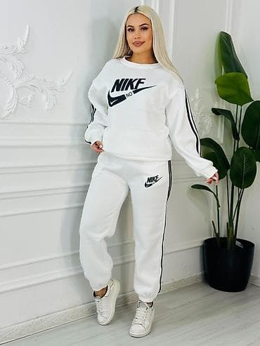 kostumlar: Qadın üçün iki hissəli idman dəsti - Üst: uzunqol sweatshirt, ön — 1