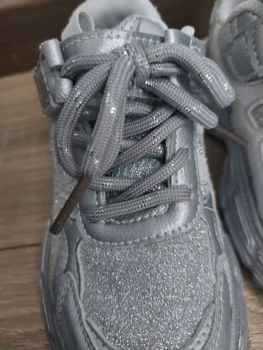 детские кожаные кроссовки: Uşaq idman ayaqqabısı – gümüşü rəng - Parlaq effektli tekstil və süni — 2