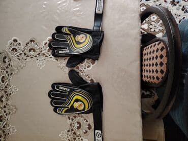 Nərdlər: Futbol qapıçı əlcəkləri – “Real Madrid” temalı - Rəng: qara əsas — 1