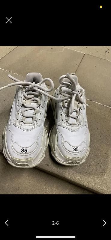 batinka modelleri: Balenciaga Triple S ağ rəngdə krossovkalar. - Model: Balenciaga — 1