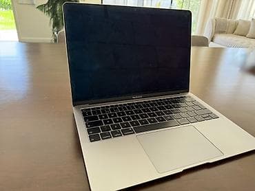 en ucuz apple macbook air: MacBook Air 13” 2018 satılır. Vəziyyəti yaxşıdır, hər şeyi işlək — 10