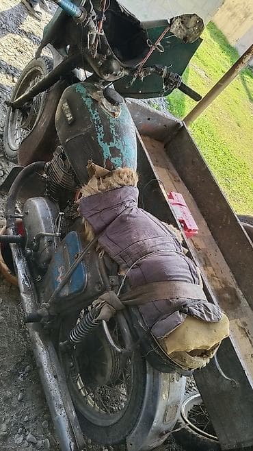 ikinci əl motosiklet: Yan qoşqulu köhnə motosiklet - Yan qoşqulu 3 təkərli motosiklet; — 2