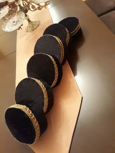 tak ori qadın papaqları: Araxcin,milli geyim.novruz bayrami ucun.satilir.15 ədəd var — 2