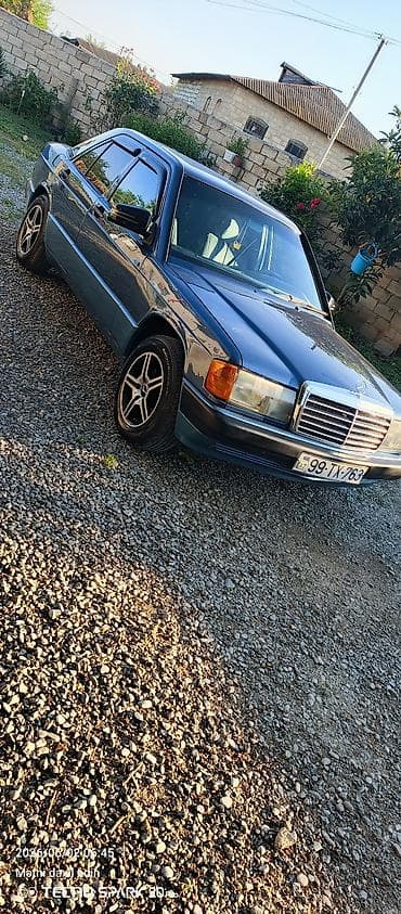 mercedes masin: Mercedes-Benz 190 (W201): 2 l | 1990 il Sedan — 7