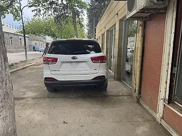 tap az jeep: Kia Sorento – ağ rəngli, şəhər və uzun yol üçün rahat və geniş — 4