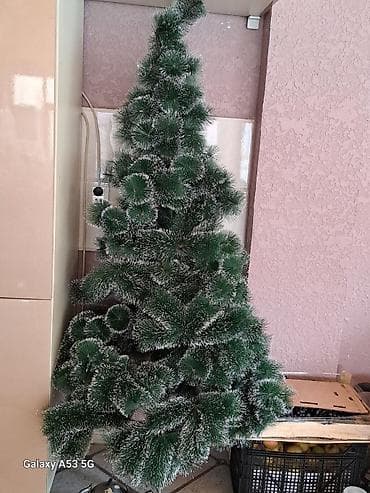 şam satışı: Süni şam ağacı – “qarla örtülü” effektli - Təxminən 210 sm hündürlük — 3